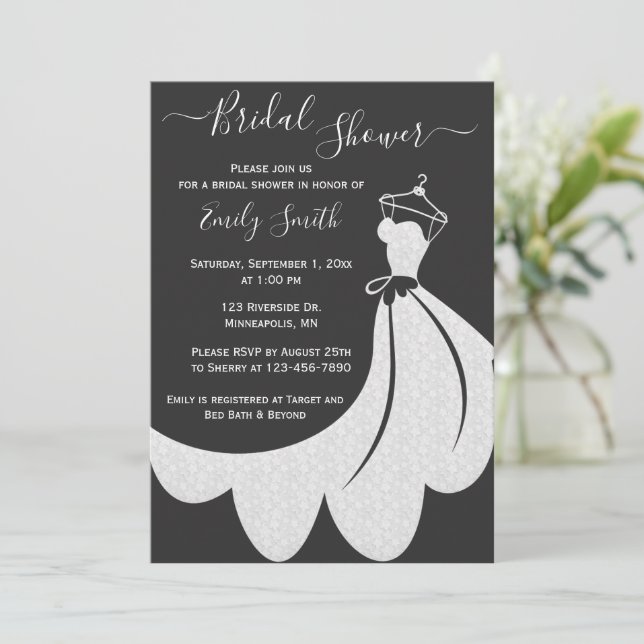 Schwarz-Weiß-Spitzen-Hochzeitskleid Brautparty Einladung (Stehend Vorderseite)