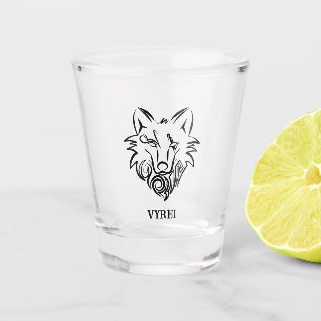 Schwarz-Weiß-Stammes-Wolf Schnapsglas (Vorderseite)