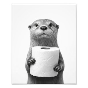 Schwarz-Weiß- stoischer Otter mit Toilettenpapierr Fotodruck