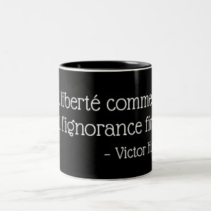 Schwarz & Weiß - Victor Hugo Zitat Zweifarbige Tasse