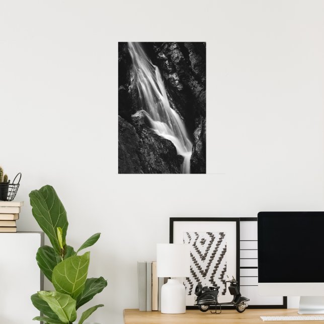 Schwarz-Weiß-Wasserfall in der Hell-Schlucht, Slow Poster (Heimbüro)