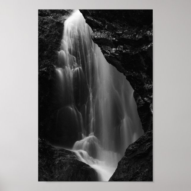 Schwarz-Weiß-Wasserfall lange Exposition Poster (Vorne)