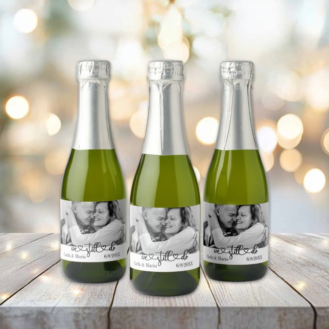 Schwarz & Weiß wir verlängern uns noch immer. (Black and White We Still Do Anniversary/Vow Renewal Sparkling Wine and Champagne Bottle Label)
