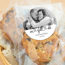 Schwarz & Weiß wir verlängern uns noch immer. Runder Aufkleber