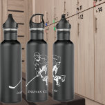 Schwarz-Weiß-Wrap rund um das Monogramm des Hockey Edelstahlflasche<br><div class="desc">Die personalisierte Hockey-Wasserflasche. Suchen Sie eine einzigartige und personalisierte Art,  Ihren Eishockeyspieler zu ehren und zu feiern?  Diese personalisierte Wasserflasche mit einer faszinierenden Umhüllung um das Eishockeydesign ist die perfekte Hommage an ihre Hingabe und Leidenschaft für das Spiel.</div>
