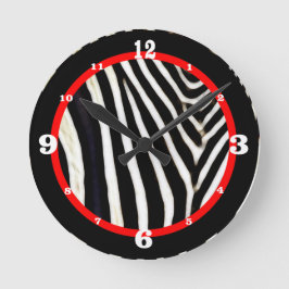 Schwarz-Weiß-Zebra druckt roten Akzent nummeriert Runde Wanduhr