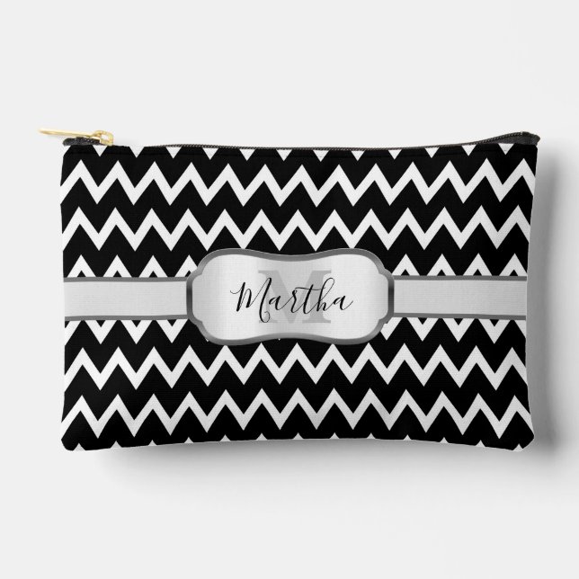 Schwarz-Weiß Zickzack Muster Mit Monogramm klein Zubehörtasche (Vorderseite)
