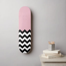 Schwarz-Weiß-Zigzag-Muster, Zickzack, rosa Skateboard