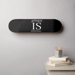 Schwarz-weiße BLUME auf der Skateboard