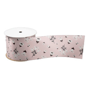 Schwarz-weiße Blume in Rosa Satinband
