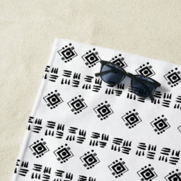 Schwarz-weiße ethnische Zeichen Strandtuch