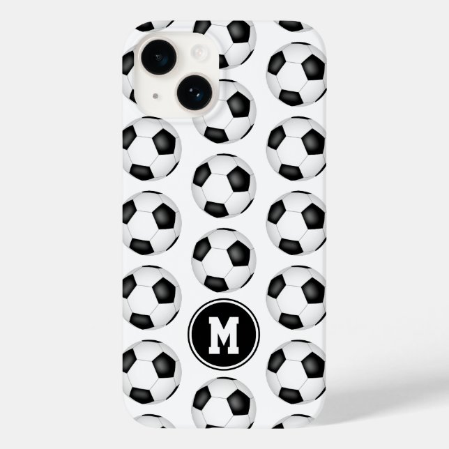 Schwarz-weiße Fußballbälle mit Monogramm Case-Mate iPhone 14 Hülle (Rückseite)
