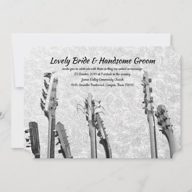 Schwarz-weiße Gitarrenmusikfedern Hochzeit Einladung (Vorderseite)