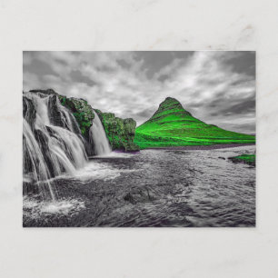 Schwarz-weiße grüne Bergfotografie Postkarte