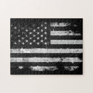 Schwarz-weiße Grunge-amerikanische Flagge