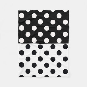 Schwarz-weiße halbe Farbtrennung inverse Polka-Pun Fleecedecke