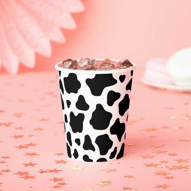 Schwarz-weiße Kuh Muster Cowgirl Themed Pappbecher (Insitu)