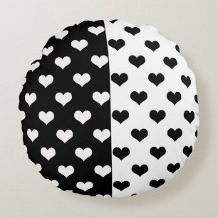 Schwarz-weiße Liebe Herzmuster Rundes Kissen