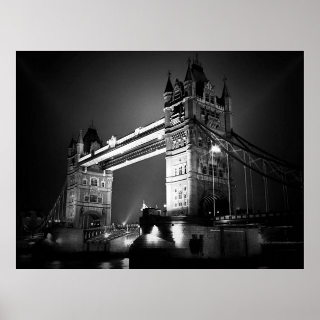 Schwarz-weiße London Tower Bridge bei Nacht Poster (Vorne)
