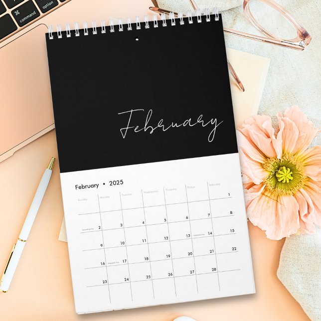 Schwarz-weiße Minimalistische Skripttypografie Cus Kalender (Von Creator hochgeladen)