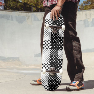 Schwarz-weiße Mode mit Punkten im Design Skateboard
