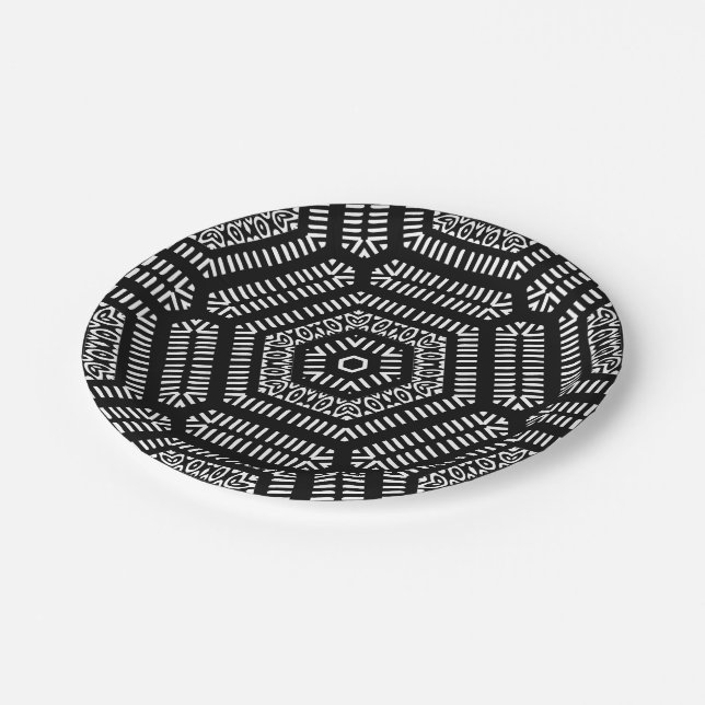 Schwarz-Weiße moderne Mudcloth-Papierplatte Pappteller (Schrägansicht)
