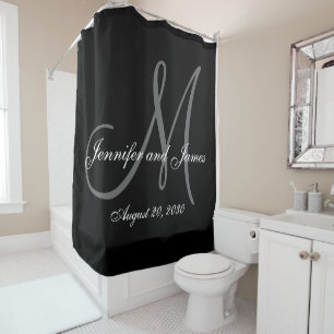 Schwarz-weiße Monogram Newlyweds-Namen Hochzeit Duschvorhang