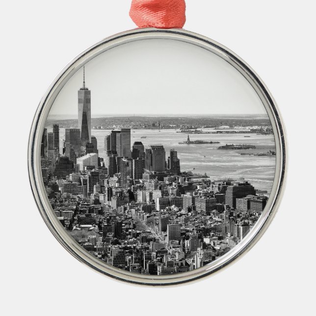 Schwarz-weiße New York City Skyline Ornament Aus Metall (Vorne)