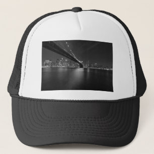 Schwarz-weiße New York City Skyline Truckerkappe