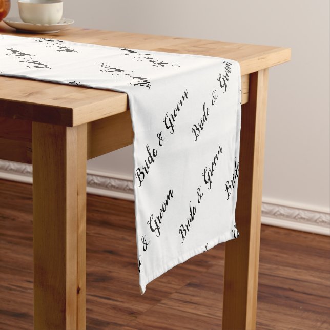 Schwarz-weiße Schrift für Braut und Bräuche Kurzer Tischläufer (Beispiel)