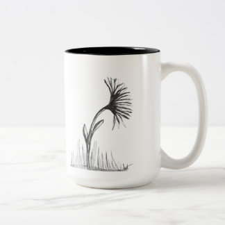 Schwarz-weiße Skizze einer Blume auf einem Kaffeeb Zweifarbige Tasse