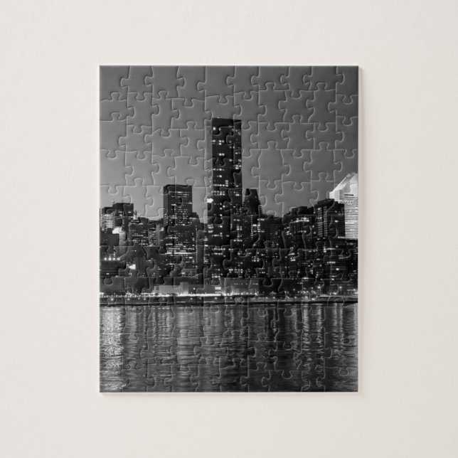 Schwarz-weiße Skyscaper-Silhouette in New York (Vertikal)