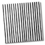 Schwarz-weiße Streifen mit einfachem Muster Fliese<br><div class="desc">Verwenden Sie diese einfache schwarz-weiße Streifen Hintergrund, um Ihren Wohnraum anzupassen. Sie können sogar die Hintergrundfarbe ändern, um es wirklich zu Ihrem eigenen Aussehen zu machen. Und Sie können sogar die schwarzen Streifen zu einer ganz anderen Farbe machen! Ob Sie gewollt haben, diese Kachel als kleinen Untersetzer oder Trivet für...</div>