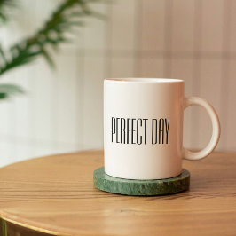 Schwarz-weiße Tasse für perfektes Tagesangebot