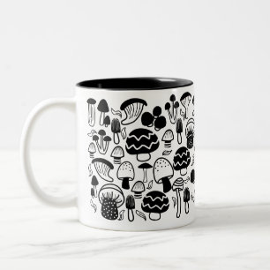 Schwarz-weiße Tasse im Pilz