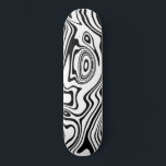 Schwarz-weiße, Wavy Striping Skateboard Wählen Sie<br><div class="desc">Benutzerdefinierte Farben - Abstrakt gezogene schwarz und weiß gestreifte Skateboards - Anpassbar - oder wählen / Ihre Lieblingshintergrundfarbe hinzufügen ! MIGNETER Entwurf</div>
