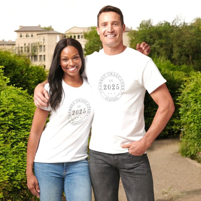 Schwarz-weißer Abschluss T-Shirt (fun filly customizable graduation t-shirt template that yoiu can add your your special details )