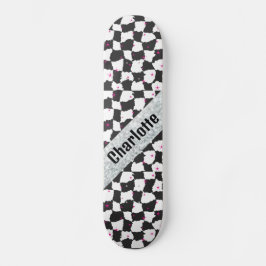 Schwarz-weißer einzigartiger Schachbrettstil mit S Skateboard