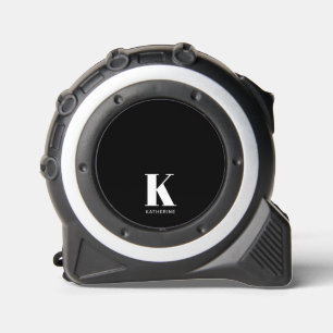 Schwarz-weißer individuelle Name mit Minimalistisc Maßband
