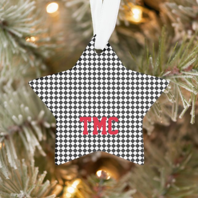 Schwarz-weißer Karo Sportrennen INITIALS Red Star Ornament (Baum)