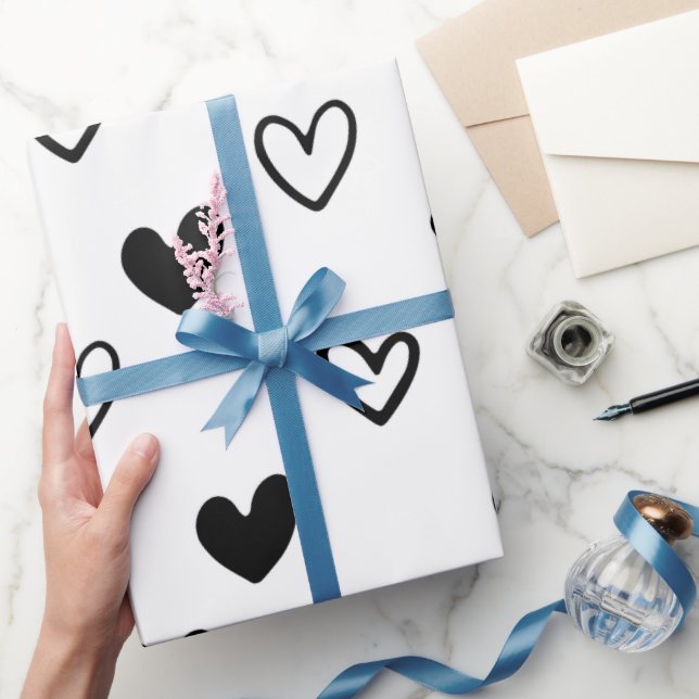 Schwarz-weißer Minimalistischer Valentinstag Geschenkpapier (Schenken)