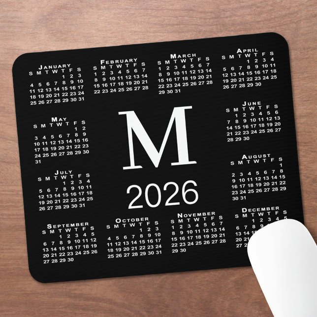 Schwarz-weißer Monogramm-Kalender 2026 Mousepad (Black and White Monogram 2026 Calendar Mouse Pad, in situ)