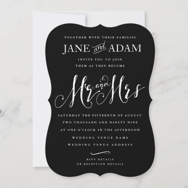 Schwarz-weißer Mr. & Mrs. Typografy Wedding Einlad Einladung (Vorderseite)