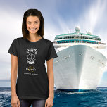 Schwarz-weißer Name des Kreuzungskommandos T-Shirt<br><div class="desc">Ein schwarzer Hintergrund,  mit einem Kreuzfahrtschiff verziert und der Text: Cruise Squad. Personalisieren und fügen Sie Ihre Monogramm-Initialen und vollständigen Namen.</div>
