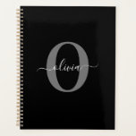 Schwarz-weißer Name für Monogramm-Skript Planer<br><div class="desc">Dieses elegante Monogramm und das stilvolle Script-Namensdesign können als Geschenk für Geburtstag, Hochzeit, Brautparty, Jubiläum, Muttertag oder jeden Anlass gegeben werden. Es kann mit dem Namen und dem Namen der Person personalisiert werden. Sie können den Schriftart, die Farbe des Schriftartes, die Größe des Schriftartes und die Hintergrundfarbe mit dem Design-Tool...</div>