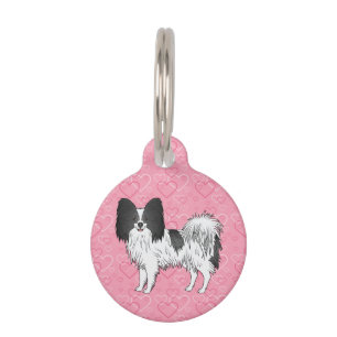 Schwarz-weißer Papillon-Hund auf rosa Herzen Haustiermarke