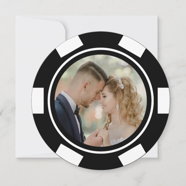 Schwarz-weißer Poker Chip Wedding Elopement Party Einladung (Vorderseite)
