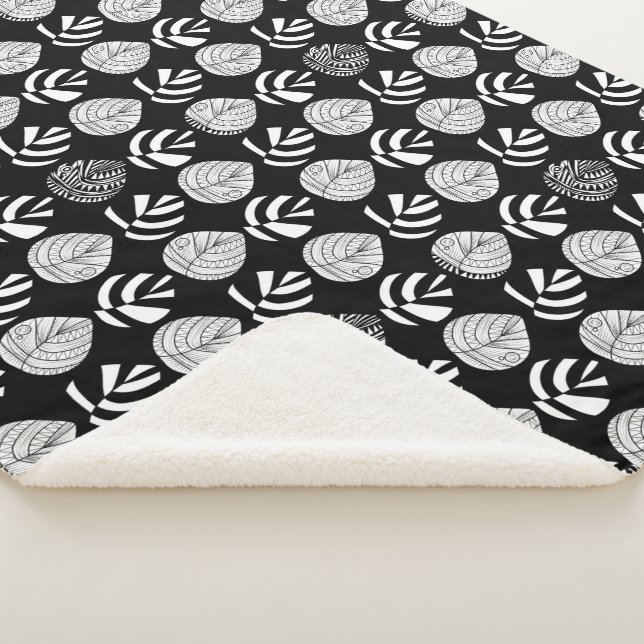 Schwarz-weißer Übergang von Leaf zu Fisch Sherpadecke (3/4)