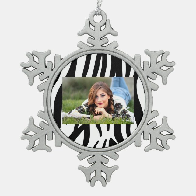 Schwarz-weißer Zebradruck in mädchenhaftem Stil Schneeflocken Zinn-Ornament (Vorderseite)