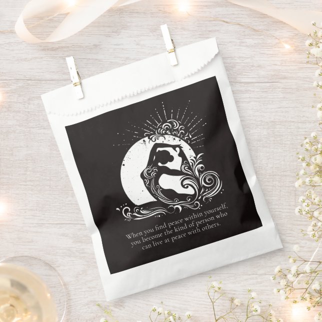 Schwarz-weißes einbeiniges Yoga-Pose-Logo von King Geschenktütchen (Ausgeschnitten)